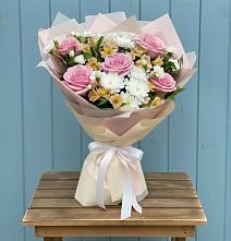 Букет цветов из:  Гвоздики, Орхидеи и Розы в Афанасьево