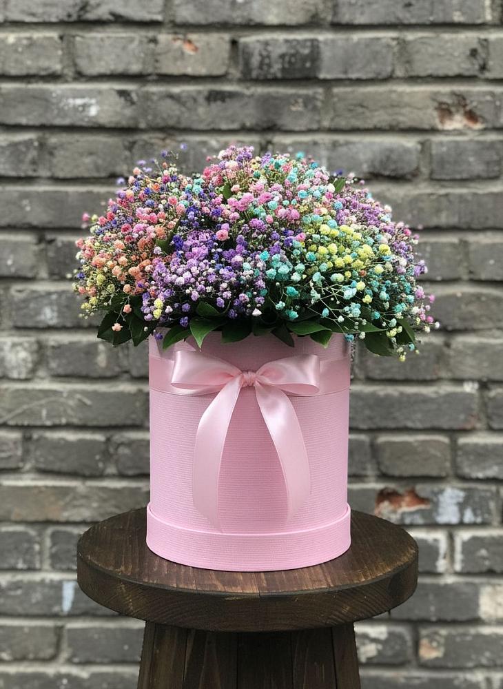 Цветочная композиция из Гипсофила и Розы в шляпной коробке в Афанасьево