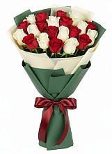 Букет Микс из красных и белых роз в Афанасьево
