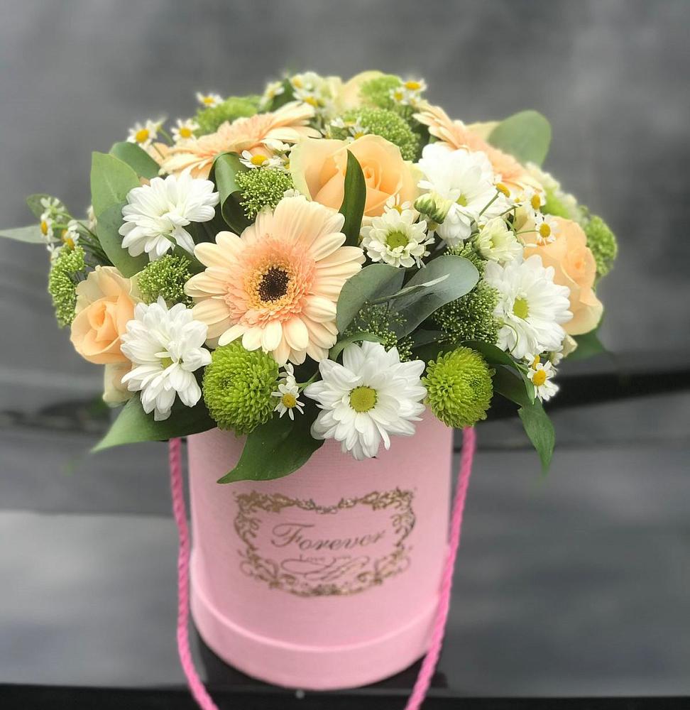 Цветочная композиция из Розы, Герберы и Хризантемы в шляпной коробке в Афанасьево