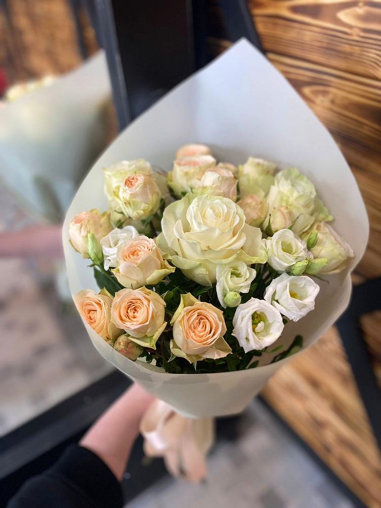 Букет цветов из: Розы и Лизиантусы в Афанасьево